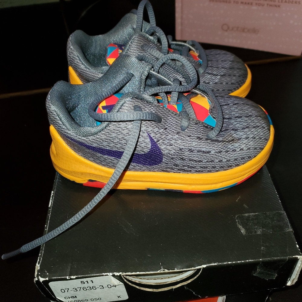 Nike Sneakers (Akademik)